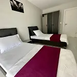 Arcadia Homes Apartament *